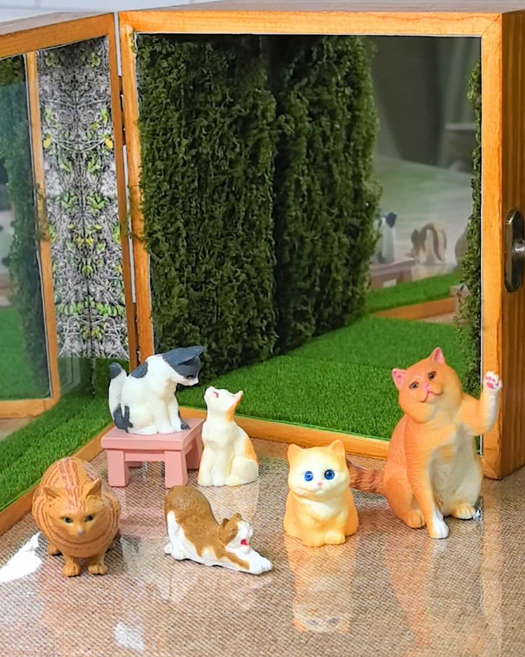 Infinity Pet World LED Shadow Box – Cute Dog & Cat Infinity Mirror Decor Gift